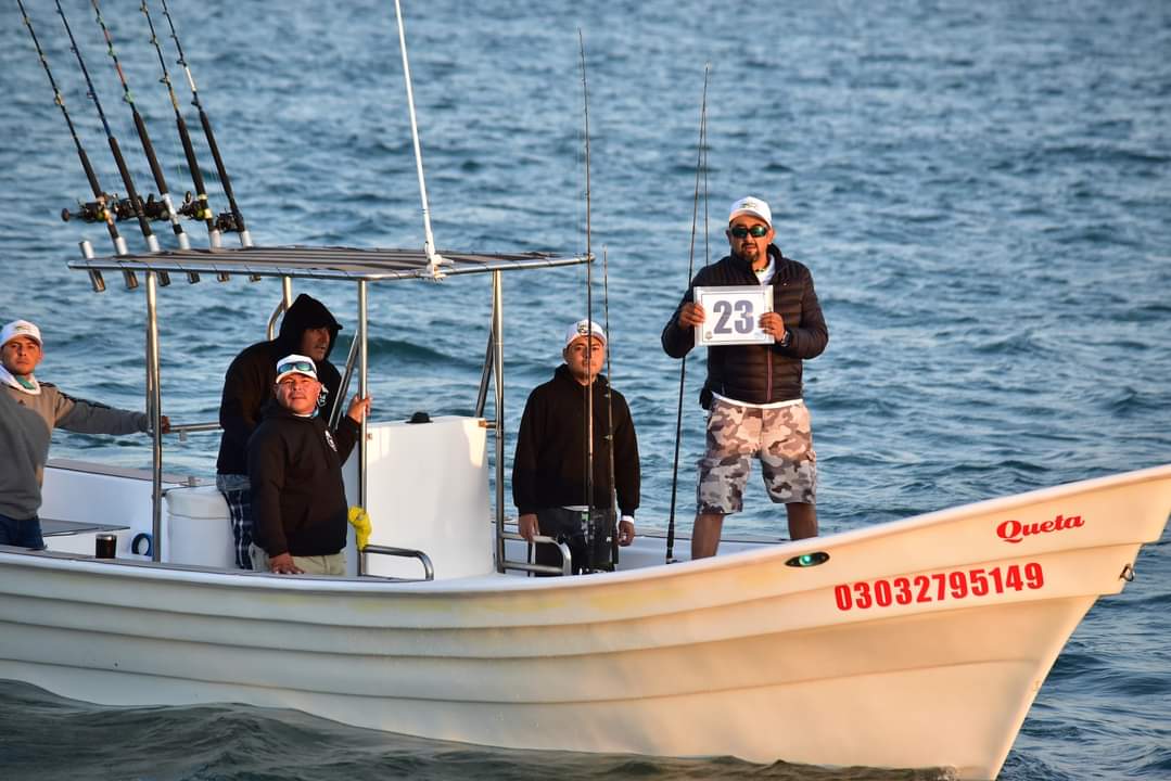 Image 6 of Blue Hunt in Magdalena Bay -  Caza Azul en Bahía Magdalena 
